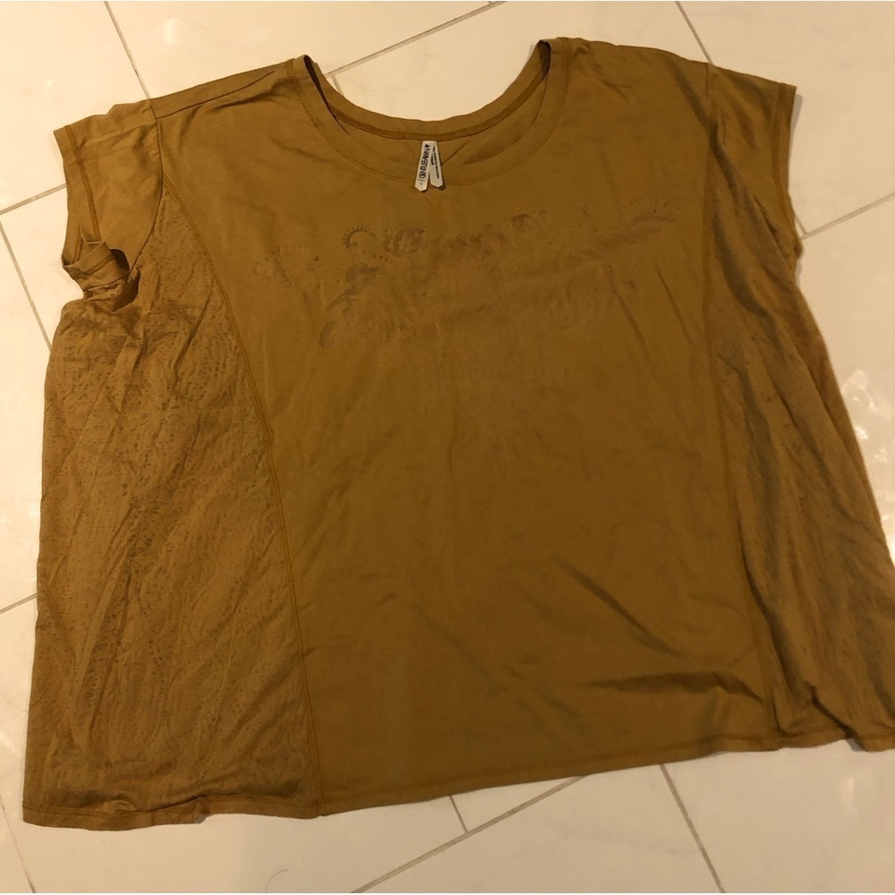 Gentle fawn mustard yellow short sleeve oversized t-shirt.  Like new!